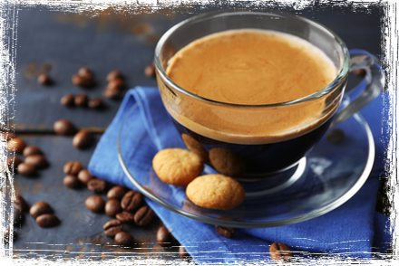 Eine heisse Tasse Kaffee mit einer leckeren Créma